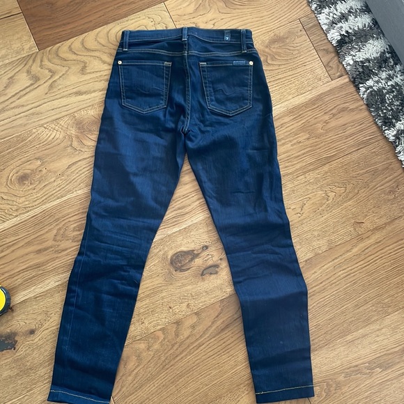 7 for All Mankind skinny jeans. Excellent condition, beautiful wash. Size 26 - Picture 3 of 3